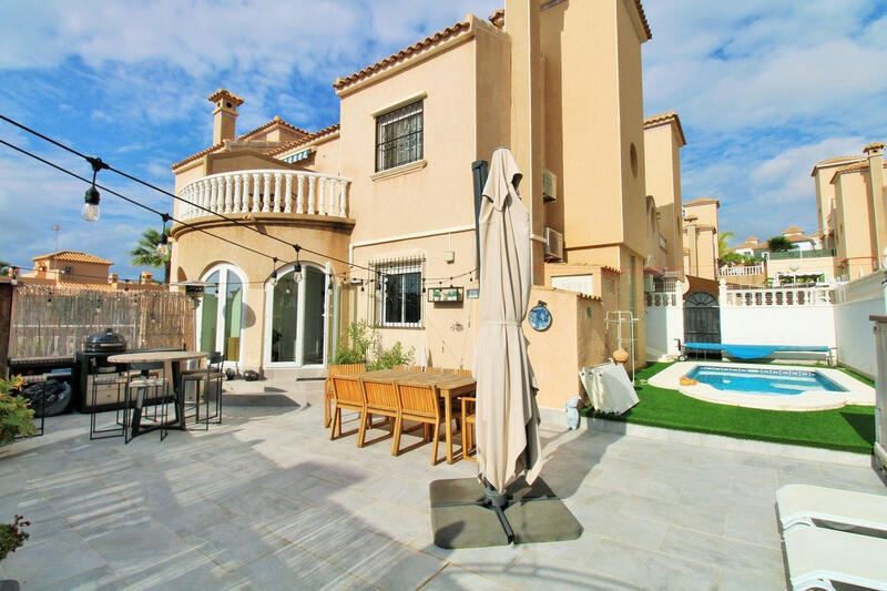 Rekkehus til salgs i Villamartin, Alicante