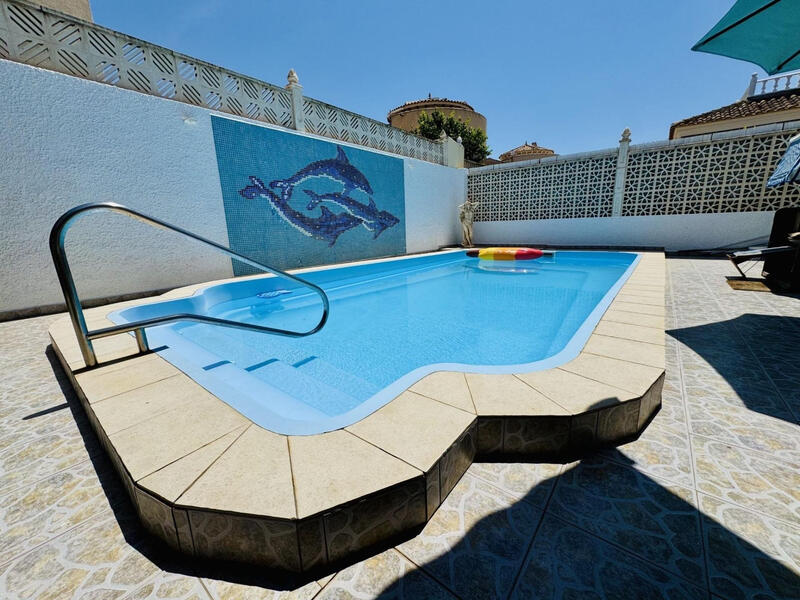 вилла продается в Torrevieja, Alicante