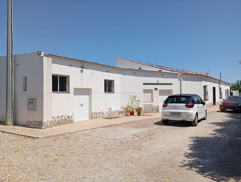 4 bedroom Country House for sale 4 bedroom Country House for sale