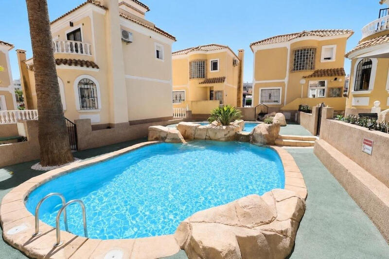 3 Schlafzimmer Villa zu verkaufen 3 Schlafzimmer Villa zu verkaufen