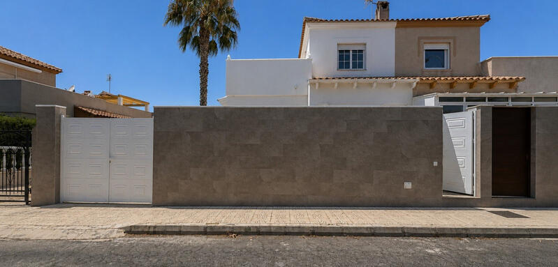 Townhouse for sale in Orihuela Costa, Alicante