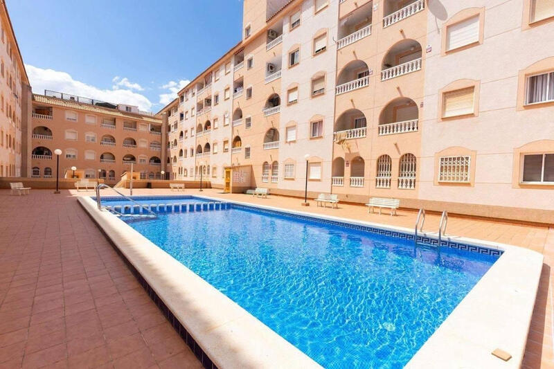квартира продается в Torrevieja, Alicante