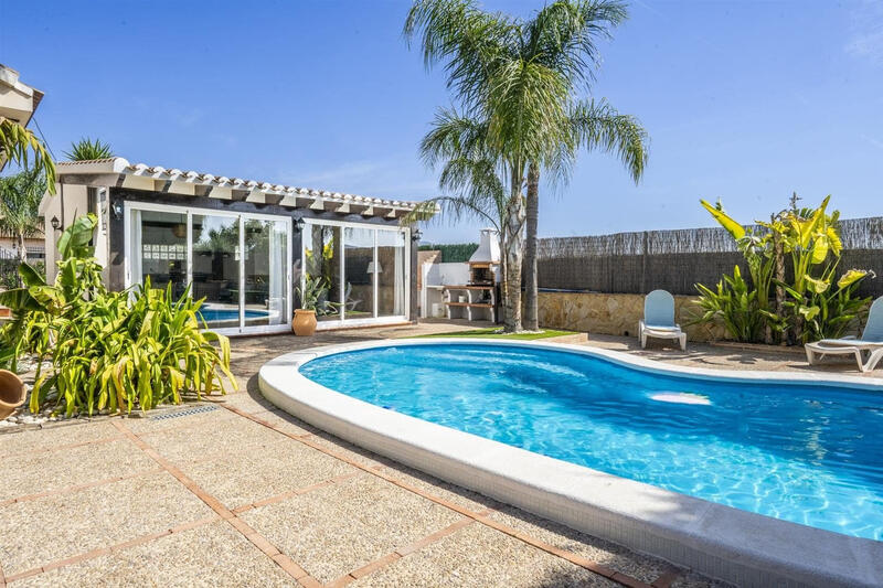 вилла продается в Los Perez (Ayuntamiento Almoradi/Torrevieja), Alicante