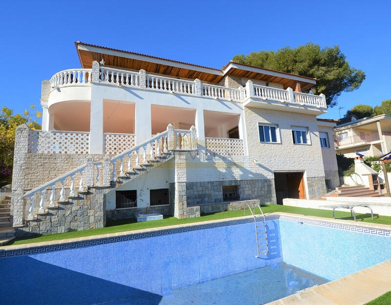 Villa for sale in Campoamor, Alicante