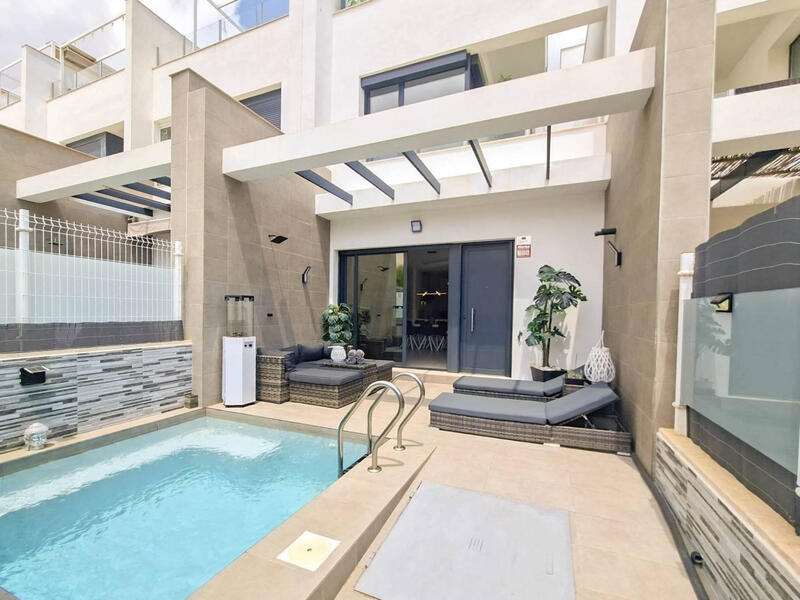 вилла продается в Villamartin, Alicante