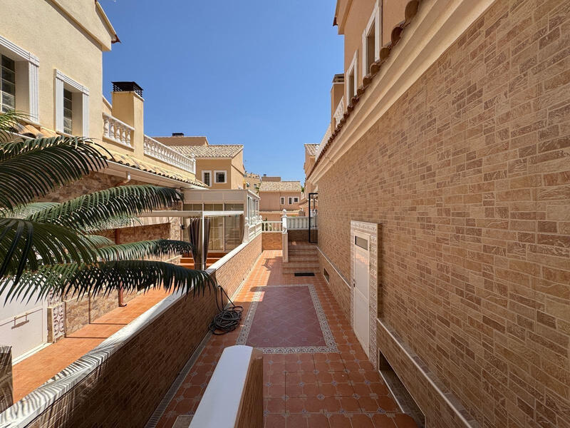 Gezinswoning Te koop in Guardamar del Segura, Alicante