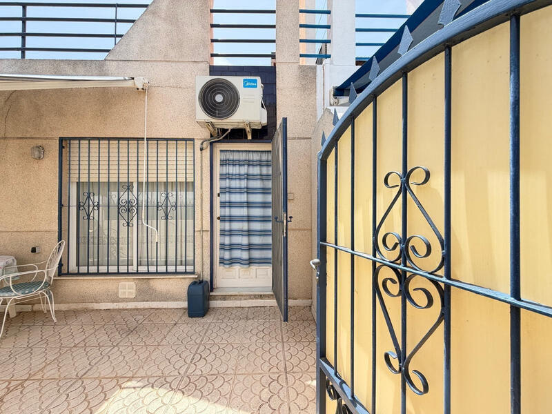 2 bedroom Townhouse for sale