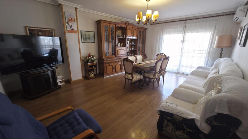 3 bedroom Apartment for sale