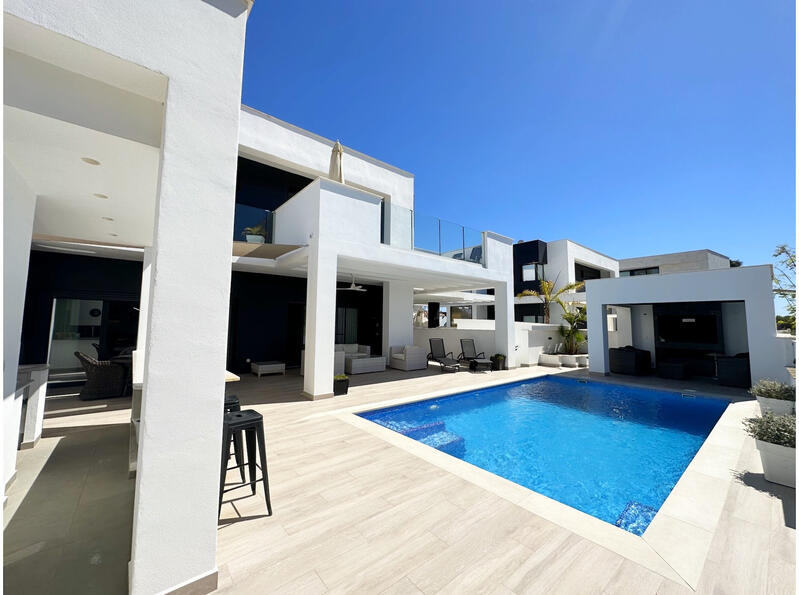 5 bedroom Villa for sale