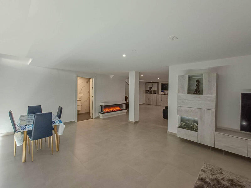 5 Schlafzimmer Villa zu verkaufen 5 Schlafzimmer Villa zu verkaufen