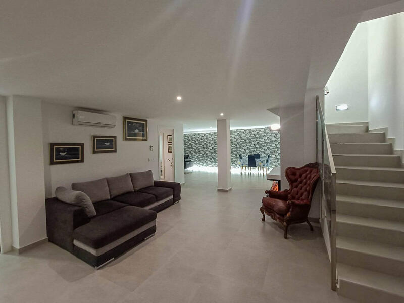 5 Schlafzimmer Villa zu verkaufen 5 Schlafzimmer Villa zu verkaufen