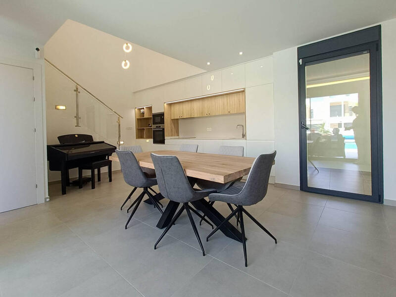5 Schlafzimmer Villa zu verkaufen 5 Schlafzimmer Villa zu verkaufen