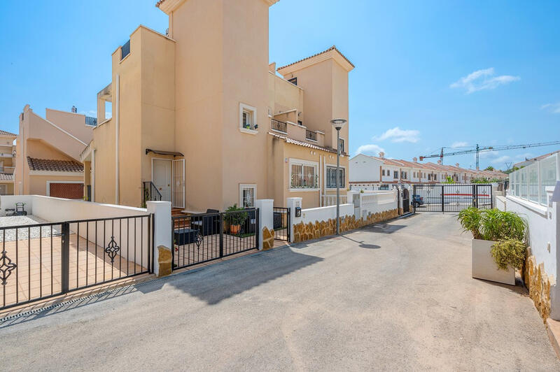 3 Schlafzimmer Villa zu verkaufen 3 Schlafzimmer Villa zu verkaufen