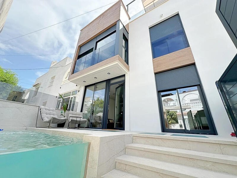 Townhouse for sale in Torrevieja, Alicante