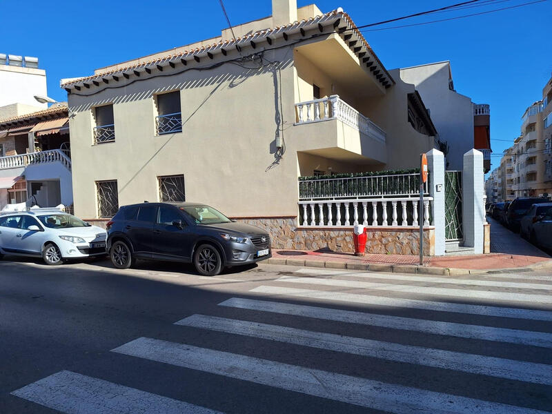 Townhouse for sale in Torrevieja, Alicante