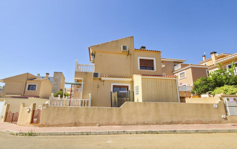 2 Cuarto Villa en venta