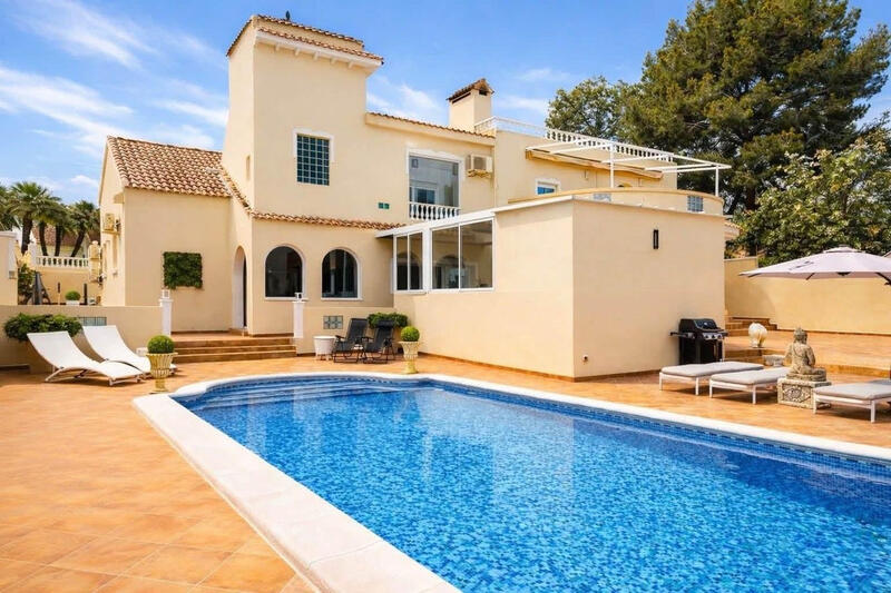 Villa for sale in San Miguel de Salinas, Alicante