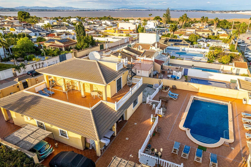 Villa till salu i Torrevieja, Alicante
