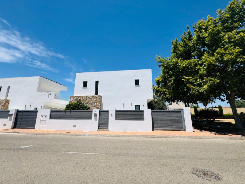Villa for sale in San Pedro del Pinatar, Murcia Villa for sale in San Pedro del Pinatar, Murcia