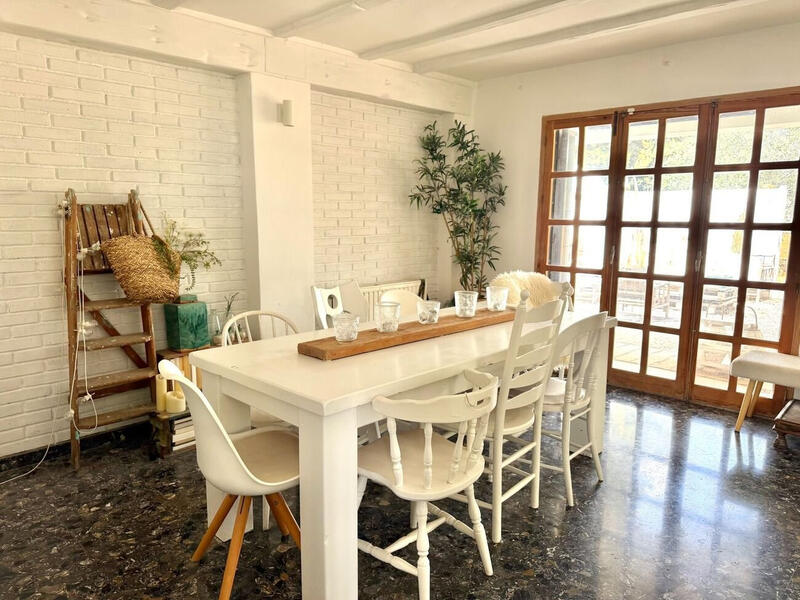 5 bedroom Country House for sale