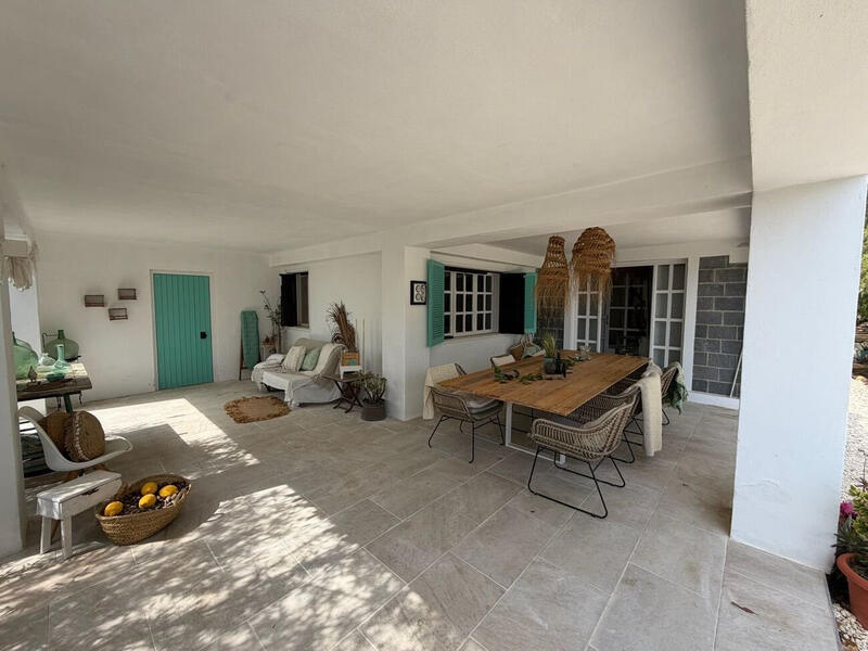 5 bedroom Country House for sale
