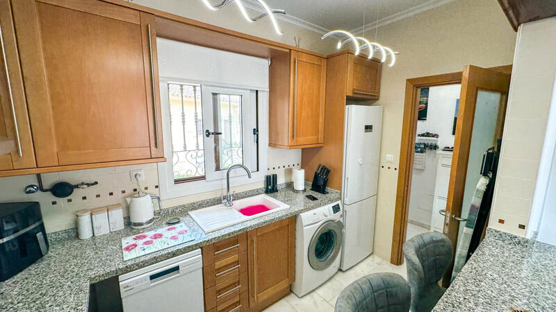 2 bedroom Townhouse for sale