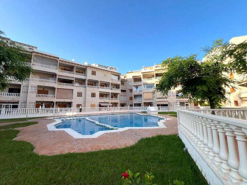 Apartamento en venta en Torrevieja, Alicante