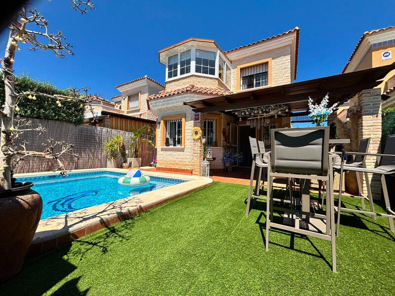 Villa Te koop in El Raso, Alicante