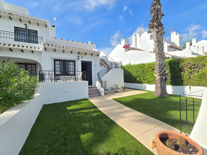 Townhouse for sale in Villamartin, Alicante Townhouse for sale in Villamartin, Alicante