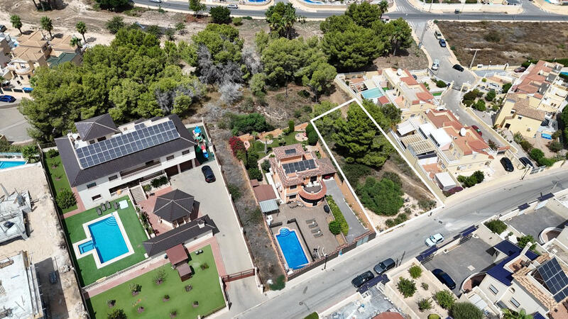 Land til salgs i Villamartin, Alicante