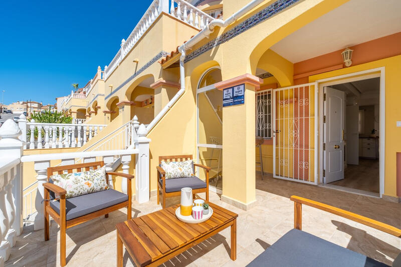 Adosado en venta en Villamartin, Alicante