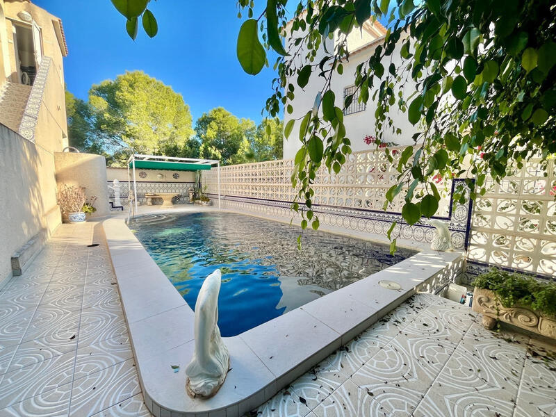 Villa for sale in San Miguel de Salinas, Alicante