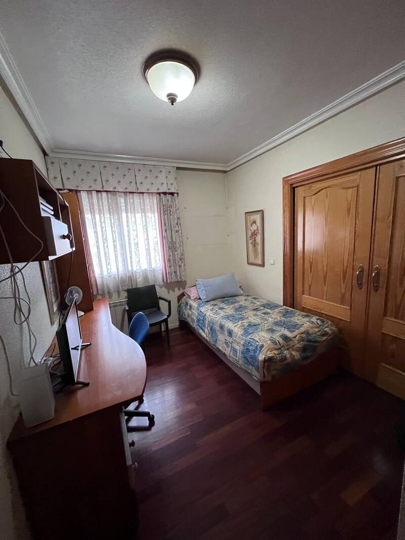 4 спальная комната квартира продается