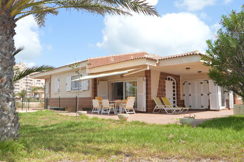 вилла продается в La Manga del Mar Menor, Murcia