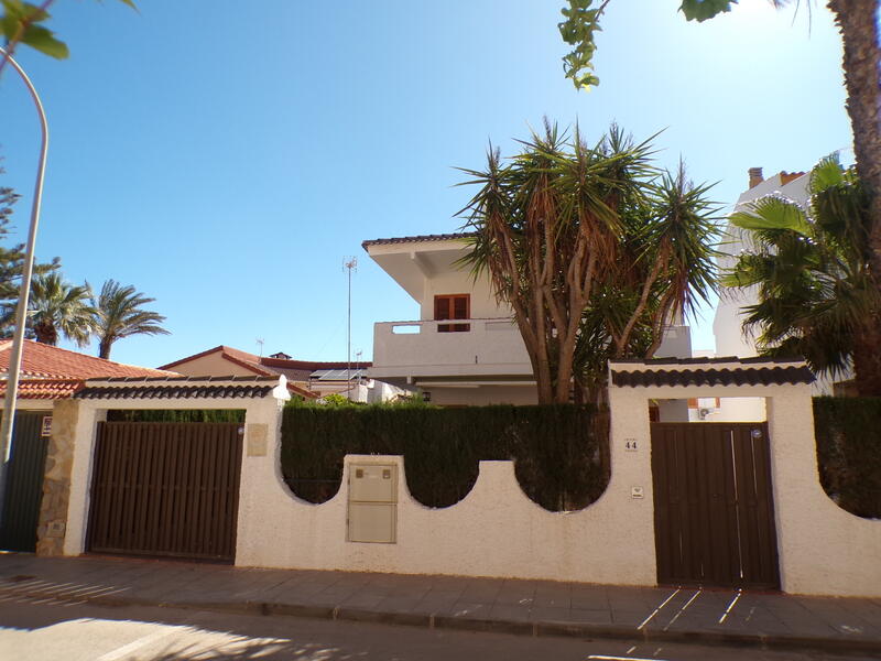 Villa til salg i Torre de la Horadada, Alicante