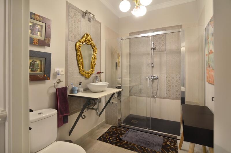 8 chambre Local Commercial à vendre