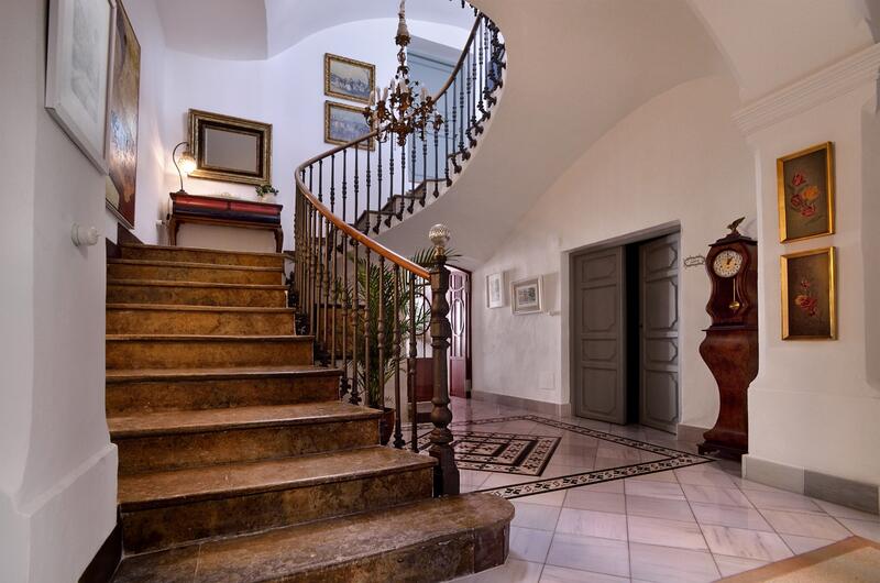 8 chambre Local Commercial à vendre
