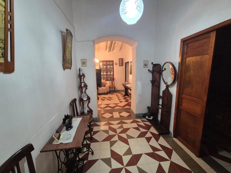 6 bedroom Country House for sale
