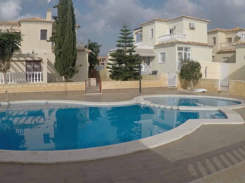 2 bedroom Townhouse for sale