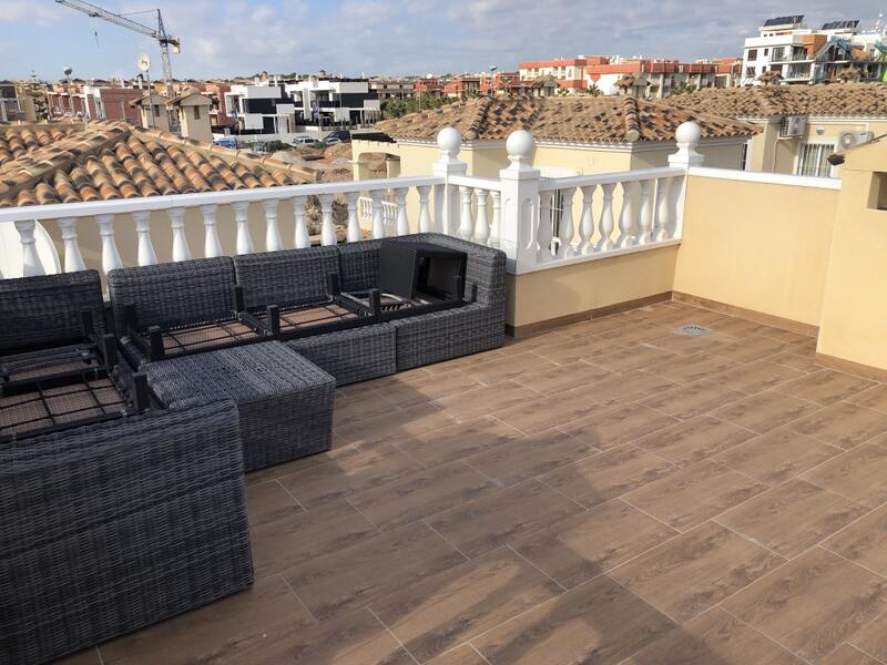 2 bedroom Townhouse for sale