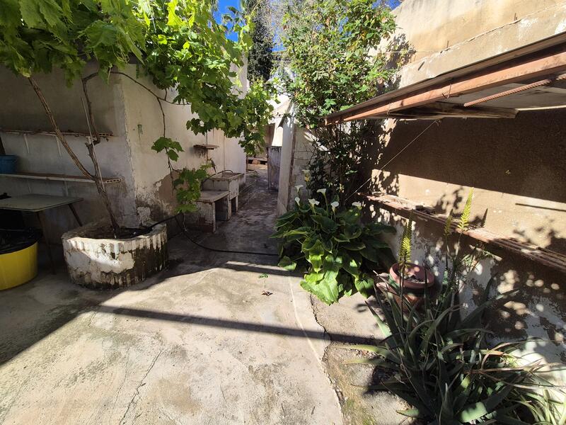 4 bedroom Townhouse for sale