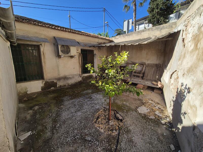 4 bedroom Townhouse for sale