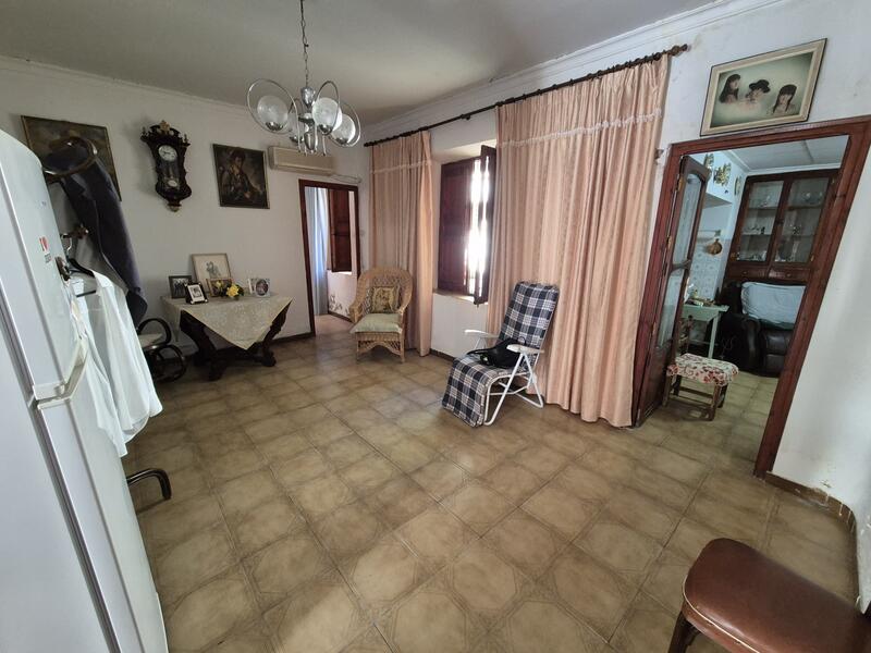 4 bedroom Townhouse for sale