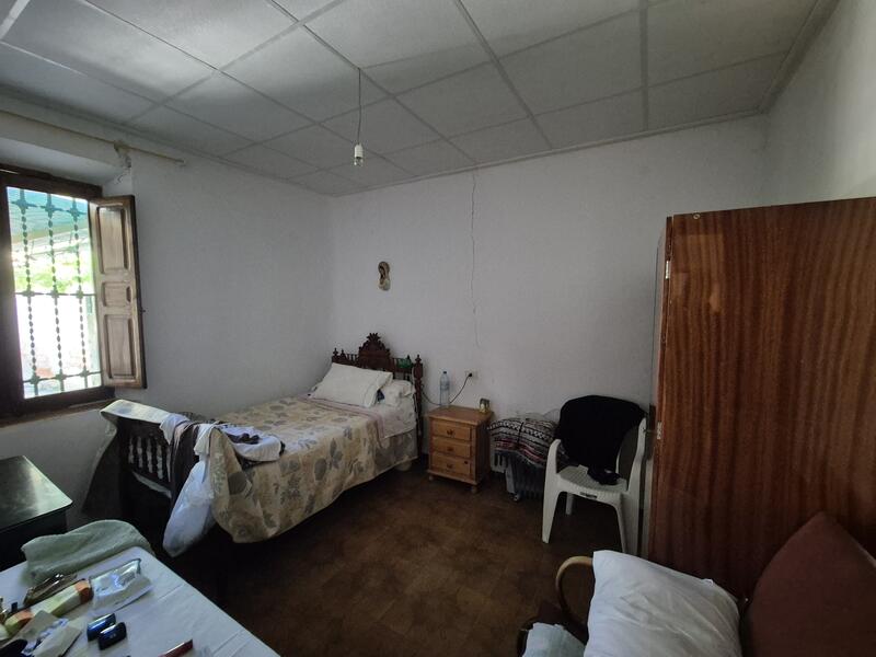 4 bedroom Townhouse for sale