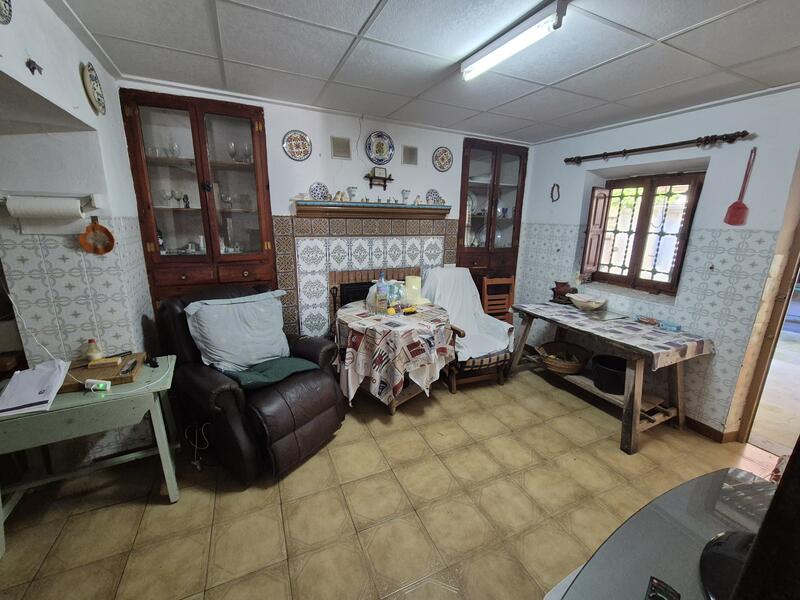 4 bedroom Townhouse for sale