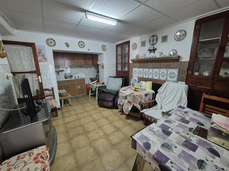 4 bedroom Townhouse for sale