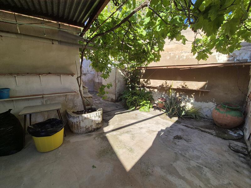 4 bedroom Townhouse for sale