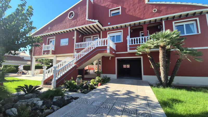 5 bedroom Villa for sale