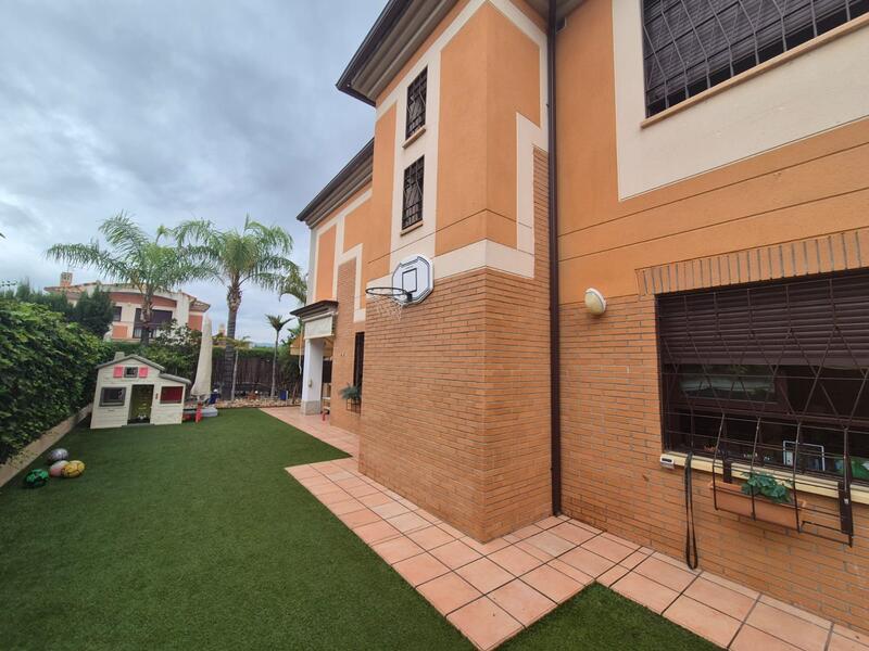 5 bedroom Villa for sale