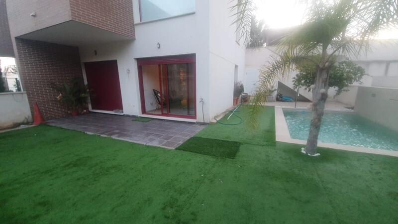4 Cuarto Villa en venta